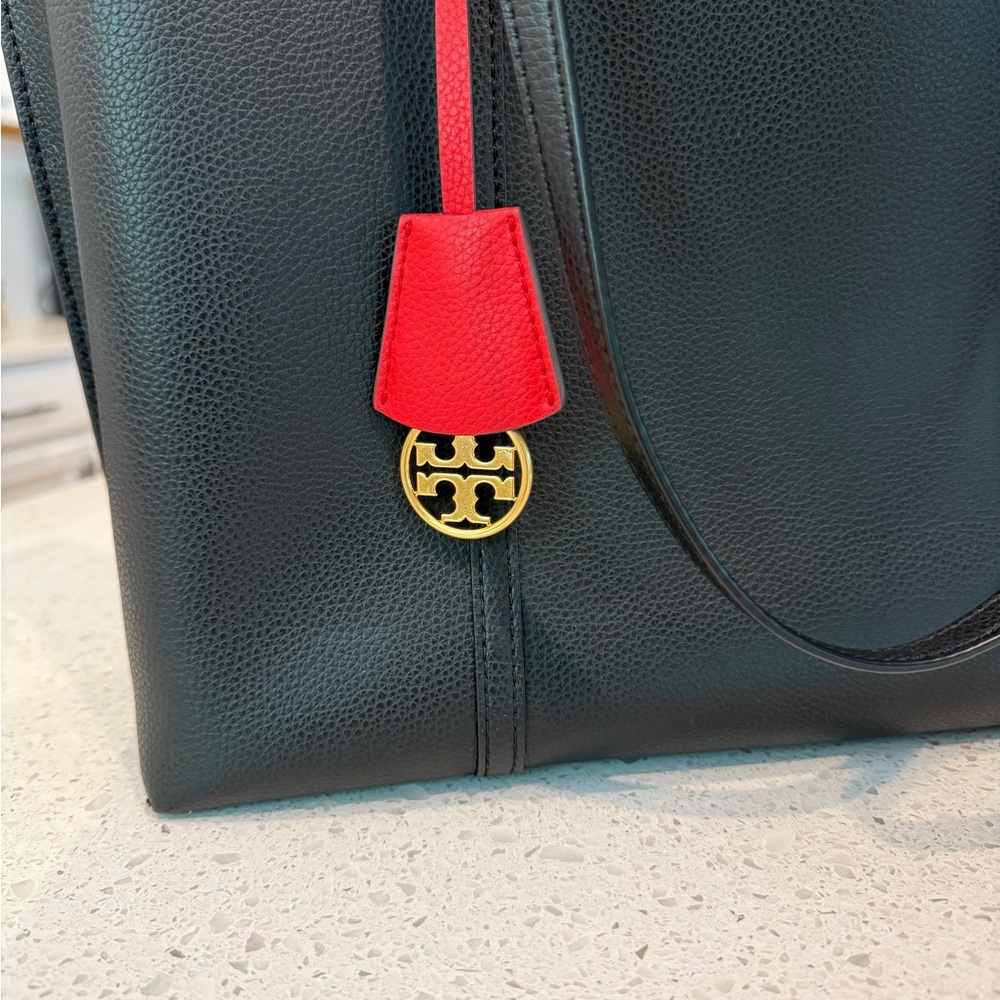 Tory Burch Black Tote 1.99 shipping until 5/13 - Picture 6 of 15